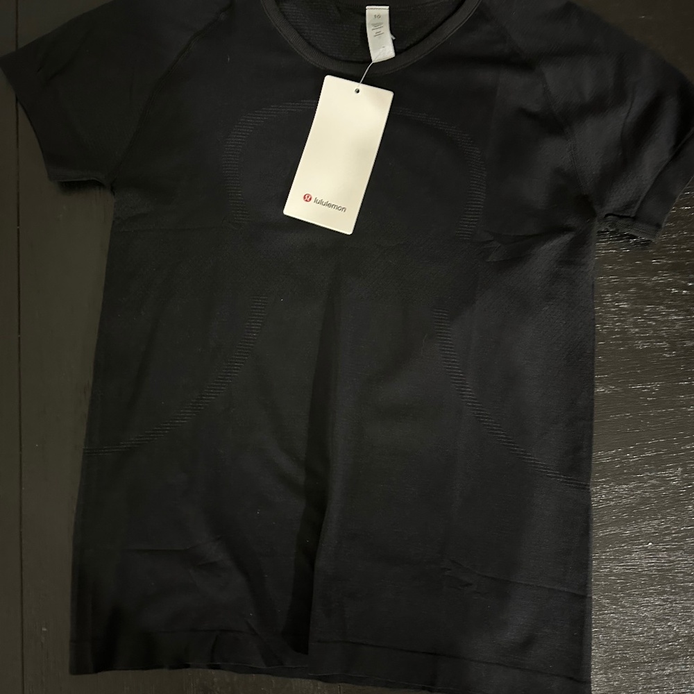 Lululemon short sleeve shirt size 10 nwt